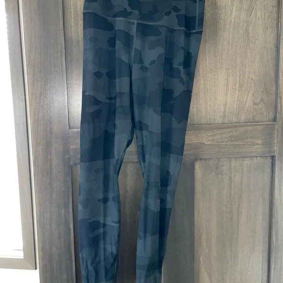 ALO Camouflage Leggings - Picture 2 of 3